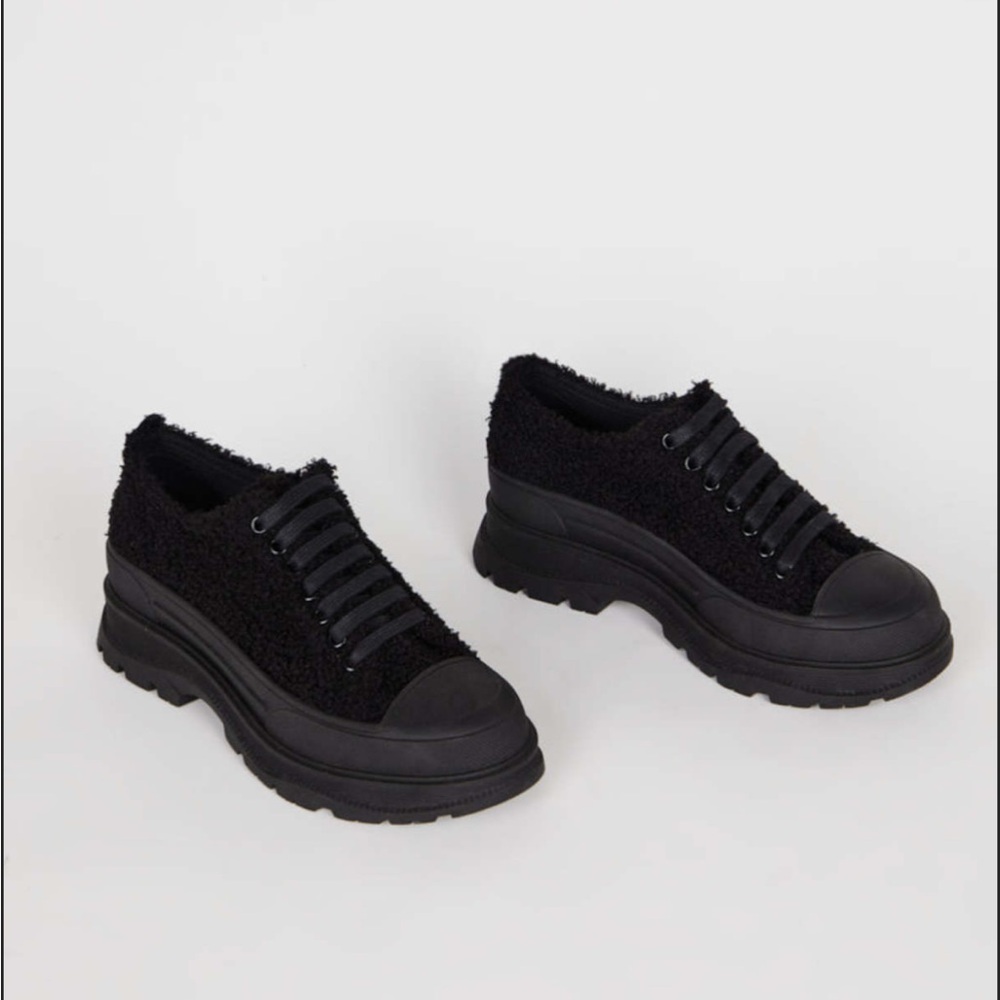 INTENTIONALLY BLANK OC Sneakers Lace Up Sherpa Lug Sole Low Tops size 38 Black